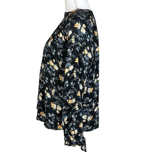 American Eagle Blouse Size Small Keyhole Neck Black Cream Floral Button Back Top - Picture 3 of 11